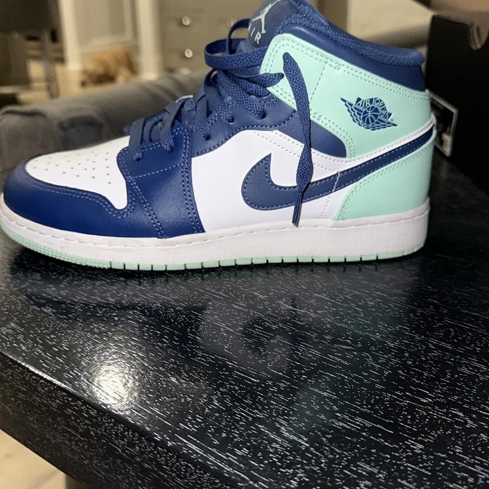 Air Jordan 1 mid. Mystic Navy/Mint Foam-White Bleu Marine Mystic. Worn a Bit!